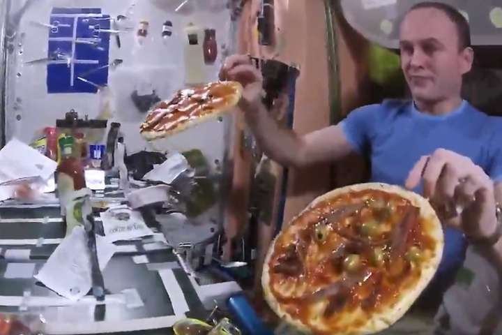 Приготування піци на Міжнародній космічній станції: майстер-клас від космонавтів (відео)