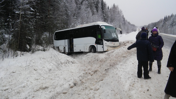 На Львівщині перекинувся пасажирський автобус: є постраждалі