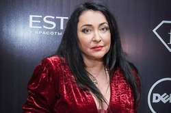 Запрещенная в Украине Лолита устроила «дикие танцы» в аэропорту