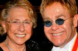 Элтон Джон потерял мать