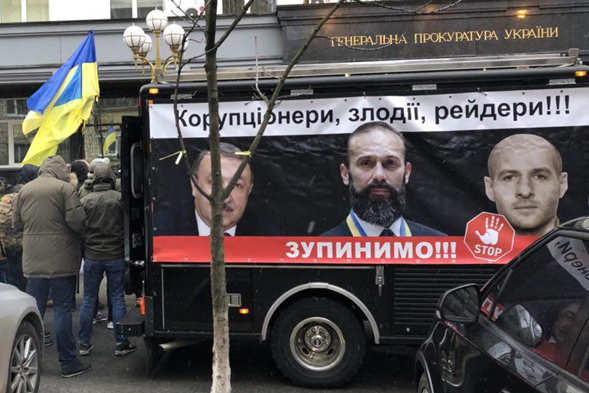 У Києві триває «марш проти свавілля судді Артура Ємельянова та його поплічників Маліка і Татькова» (фото)