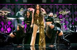 Популярная американская певица вышла на сцену в наряде от украинского дизайнера