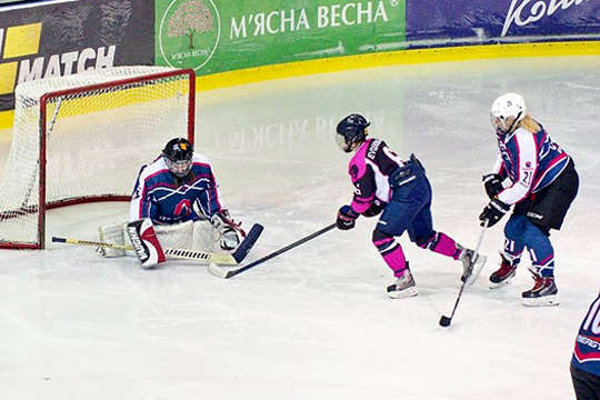 «Дніпровські Білки» вийшли у лідери жіночого чемпіонату України з хокею