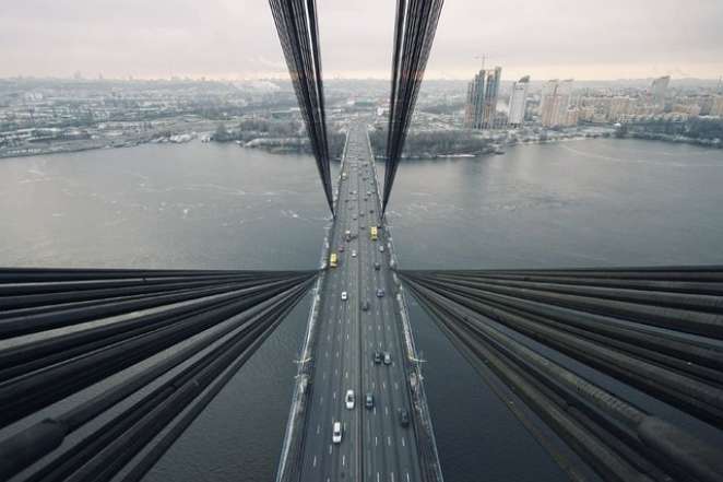 На Московському мосту буде частково обмежено рух транспорту. Графік перекриття