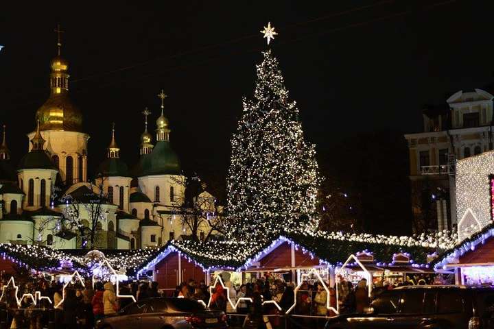 Головна новорічна ялинка приїде до Києва вже сьогодні