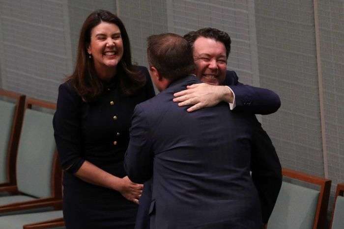Австралійський депутат освідчився своєму коханцю під час дебатів в парламенті