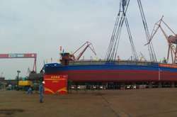 У Китаї на воду спустили перше повністю електричне судно