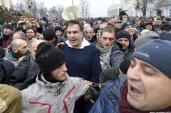  Михайло Саакашвілі зі своїми прихильниками 