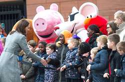 На саммите в Манчестере Кейт Миддлтон и принц Уильям встретили свинку Пеппу 