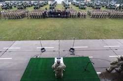 США передали українським військовим 40 медичних автомобілів Hummer