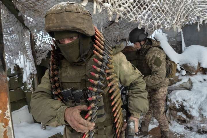 Бойовики на Донбасі обстріляли українських бійців з мінометів і танків