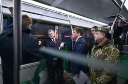 Порошенко покатали на львовском электробусе (фото, видео)