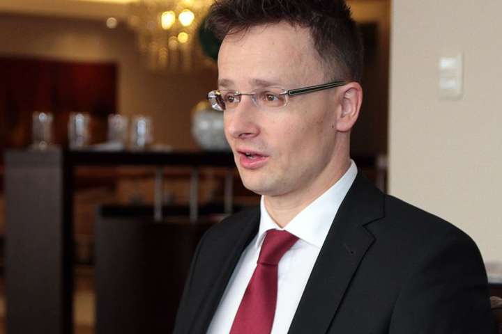 Угорський міністр закликав НАТО не приймати ситуацію із законом України «Про освіту»