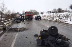 Смертельна ДТП на Рівненщині: водій ВАЗу влетів в автобус