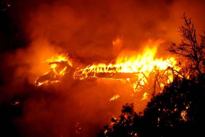 Пекло на землі. Неймовірні фото та відео пожеж в Каліфорнії