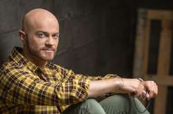 Влад Яма неожиданно отрастил волосы