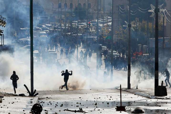 У сутичках палестинців та ізраїльської поліції постраждало понад 30 людей