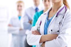 Велика кількість лікарів і медсестер залишили медичні установи України