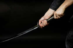 У Токіо чоловік із самурайським мечем влаштував різанину в храмі 