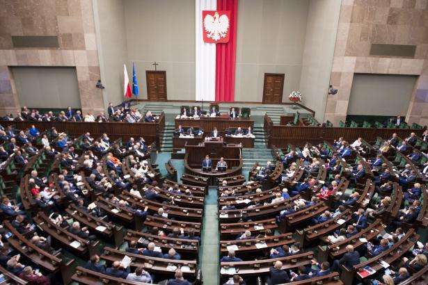 Сейм Польщі ухвалив закони з судової реформи, розкритикованої ЄС 