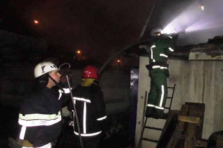 У Житомирі під час пожежі в гаражі знайшли труп