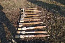 Прикордонники виявили на Донбасі схрон російської зброї 