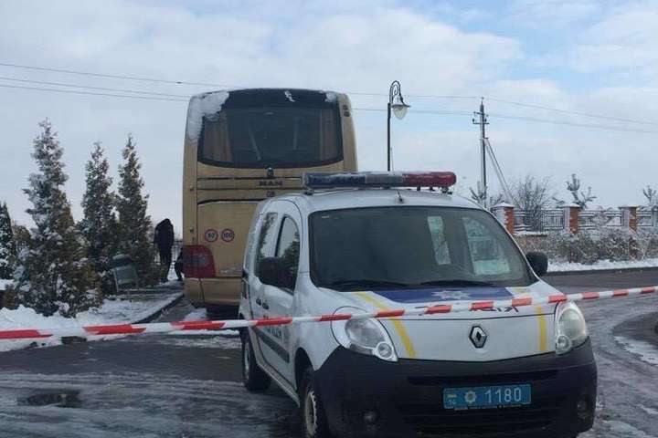 На Львівщині підірвали польський автобус. Влада засудила дії нападників