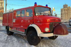 Столичні рятувальники пересіли на раритетний пожежний Mercedes 1976 року (фото)