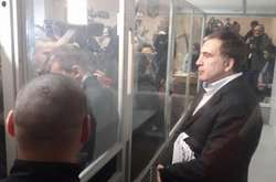Михайло Саакашвілі у скляному боксі в суді