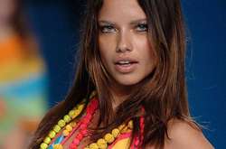 Адриана Лима заявила, что больше не будет раздеваться для съемок