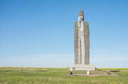 Скульптор з Вінниччини створив найбільшу в світі скульптуру вівчаря