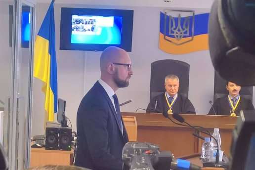 Яценюк розповів в суді про Януковича, який допомагав росіянам посилювати контроль над Україною
