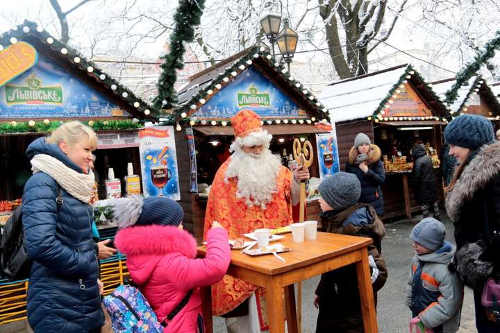 Во Львове открылась Рождественская ярмарка (фото)