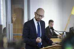 Звернення Януковича до Путіна про введення російських військ – це спроба легітимізації вторгнення на територію України, - Яценюк