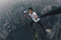 Руфер впав під час виконання трюку з 62-поверхового хмарочоса (відео)