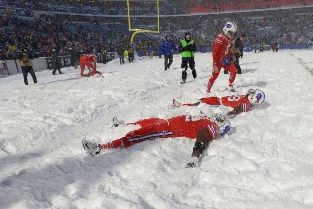 Як в США по коліна в снігу в американський футбол грали. Фотогалерея