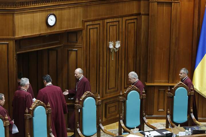 Судді Конституційного суду України - Конституційний суд знову не зміг обрати собі голову