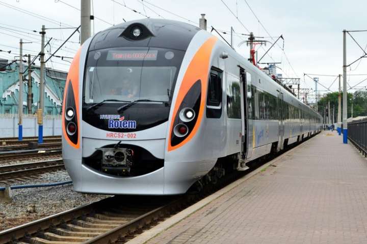 На Харківщині зламався «Інтерсіті»: пасажирів пересадили в інший швидкісний потяг
