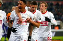 Валерій Лучкевич (крайній справа) святкує перемогу з командою