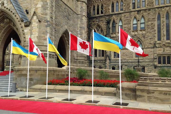 Парламент Канади рекомендує уряду скасувати візи для українців
