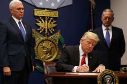 Трамп підписує оборонний бюджет США