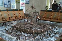 ЧП с люстрой на вокзале в Херсоне: стали известны подробности 