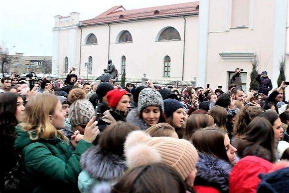 В Виннице тысяча человек спели «Щедрык»: появилось впечатляющее видео 