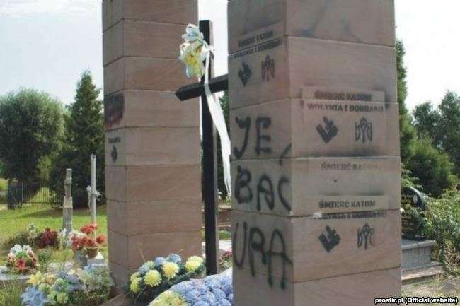 У Дуди озвучили умову відновлення українських пам’ятників у Польщі