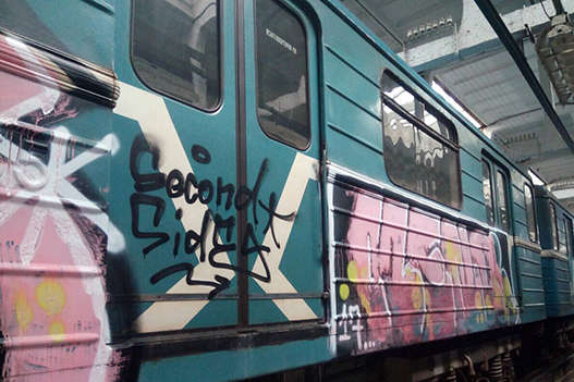 Хулиганы-граффитчики попали в «ловушку» в днепровском метро
