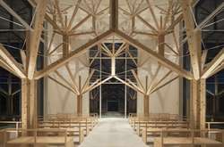 У Японії побудували католицьку церкву з фрактальним лісом всередині