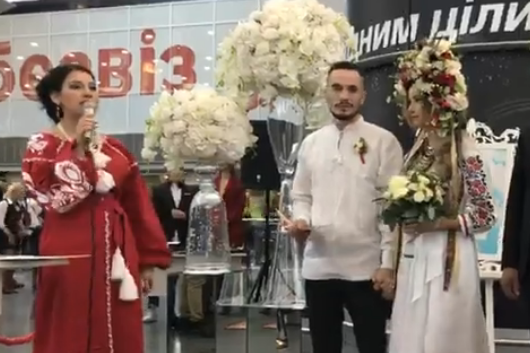 В аэропорту «Борисполь» впервые сыграли свадьбу (видео)
