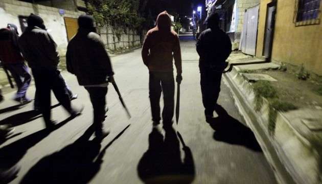 У Вінниці упіймали чергових хуліганів, які трощили ліхтарі в центрі міста