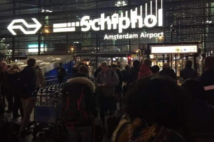 Поліція в аеропорту Амстердама із стріляниною затримала чоловіка