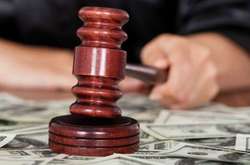 Затриманому на хабарі голові міськсуду на Донеччині оголошено про підозру